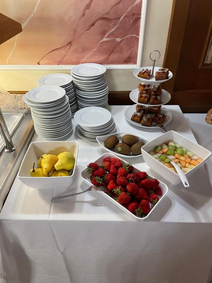Hotel Restaurant Wallner I Contactless Check-In Sankt Valentin Exterior foto